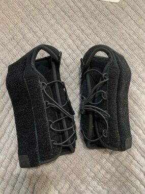 Black Pair of Adjustable Lace-Up wrist Braces for carpal tunnel